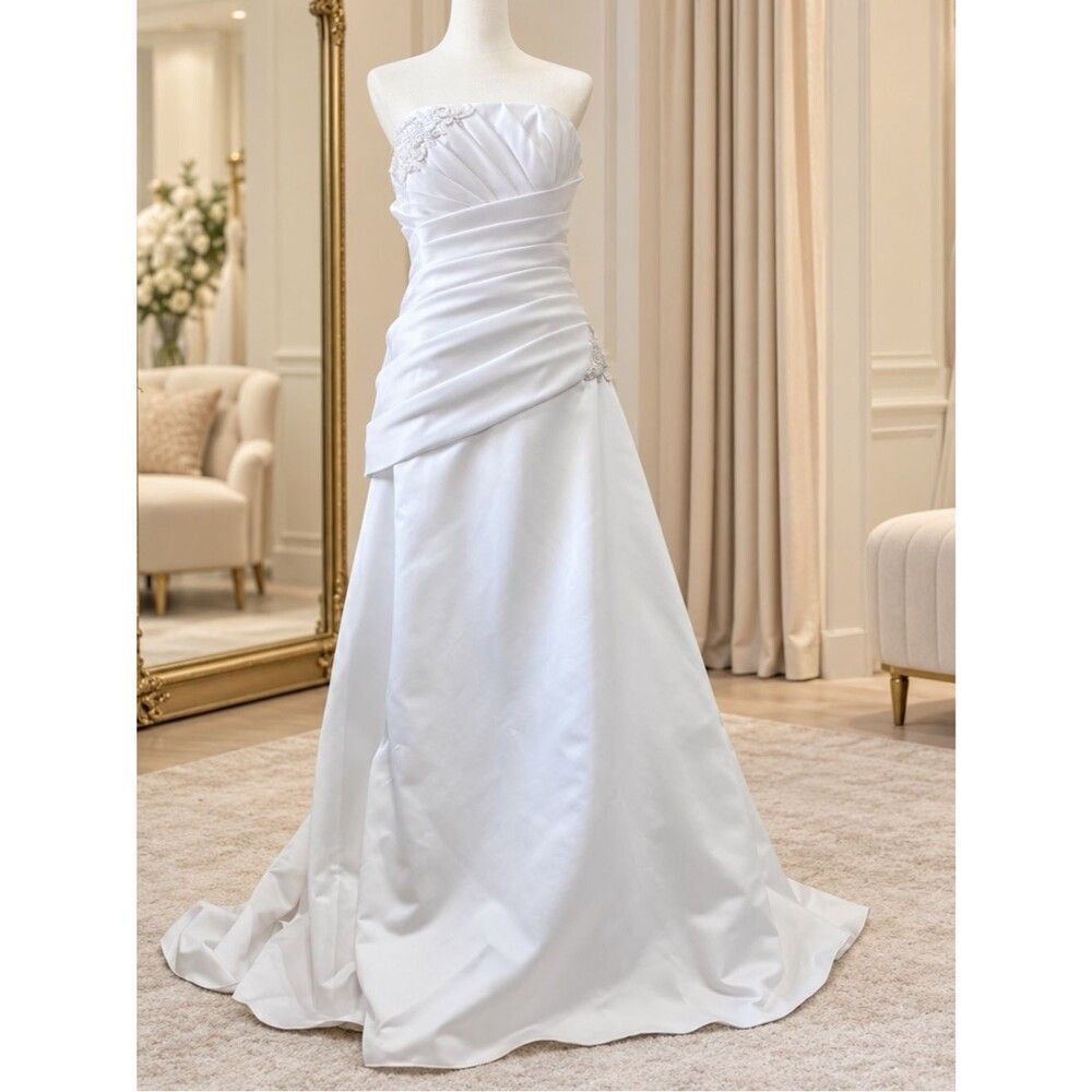 David’s Bridal Wedding Dress Size 12-14  Gorgeous Strapless Satin Beaded LNWT